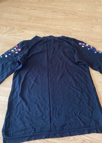 Koyu Mavi Çiçek İşlemeli Uzun Kollu Kız Tişörtü - Görsel 9