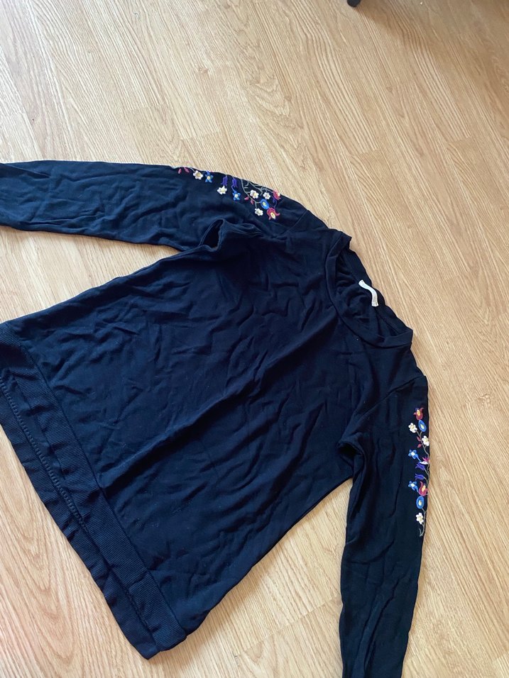 Koyu Mavi Çiçek İşlemeli Uzun Kollu Kız Tişörtü - Görsel 2