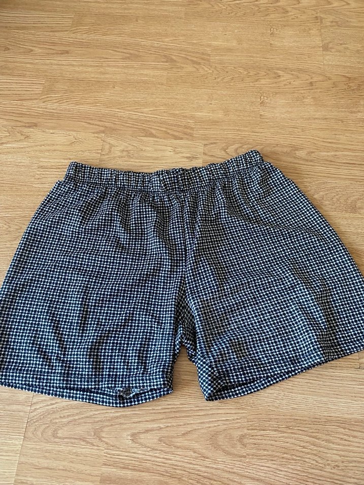 Kadın Gri Pamuklu Pilili Midi Şort - Görsel 4