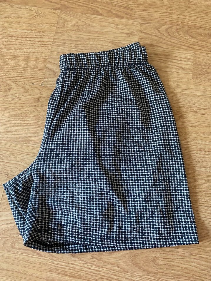 Kadın Gri Pamuklu Pilili Midi Şort - Görsel 2