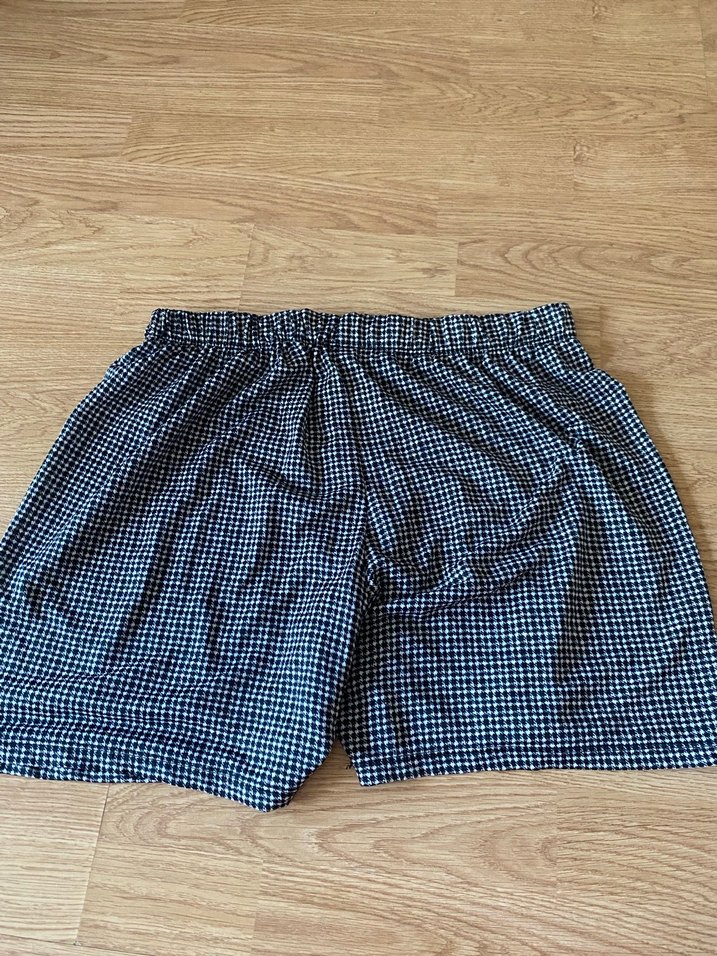 Kadın Gri Pamuklu Pilili Midi Şort - Görsel 3