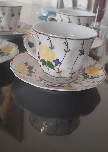 Çiçek Desenli Beyaz Porselen Fincan Takımı - Görsel 2