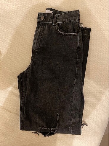 Bershka Dizi Yırtık Siyah Denim