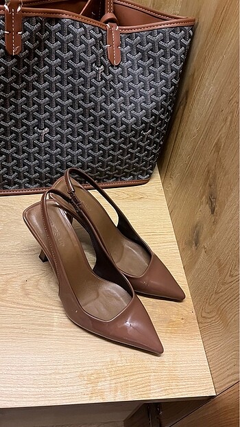 Diğer Zara model Rugan sivri burun stiletto