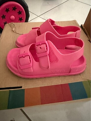 28 Beden pembe Renk Pembe sandalet