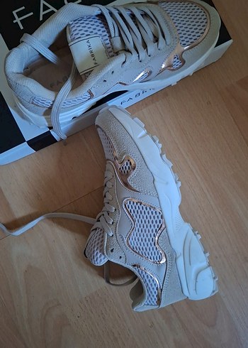 Beyaz Renkli Ruffle Detaylı Kadın Spor Ayakkabı - Görsel 4