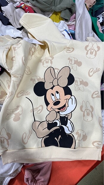 Minie mouse sweat
