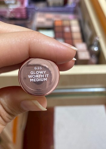 L'Oréal Paris Likit Allık 635 Glowy Worth It Medium - Görsel 4