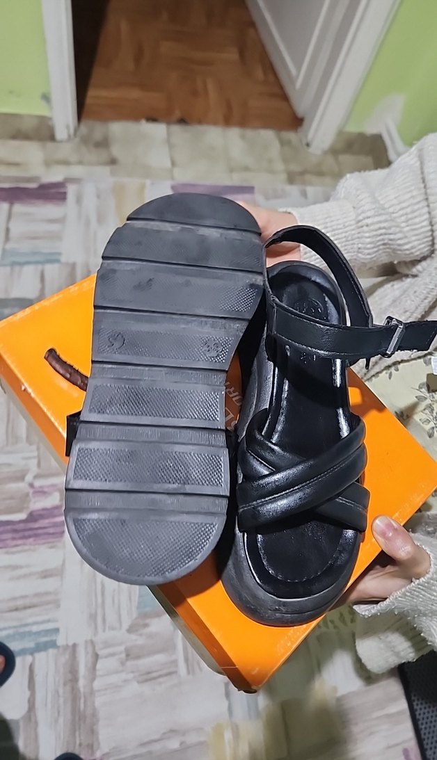 Siyah Kadın Dolgu Topuklu Sandalet - Görsel 5