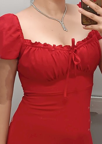 Kırmızı elbise