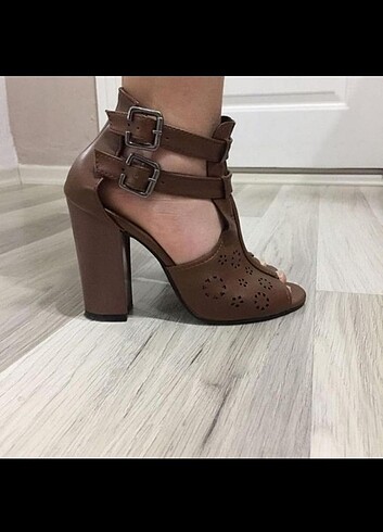 Topuklu ayakkabı 