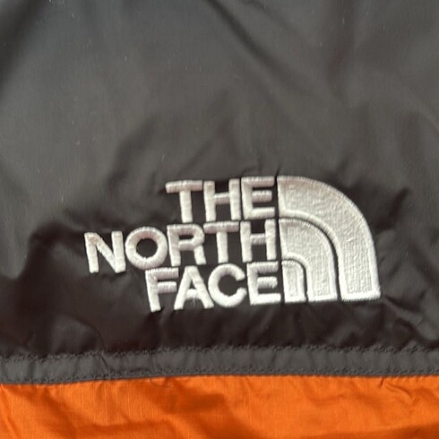 l Beden The North Face 1996 Retro Nuptse Mont
