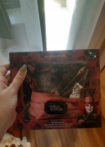 Revolution Alice in Wonderland Far Paleti