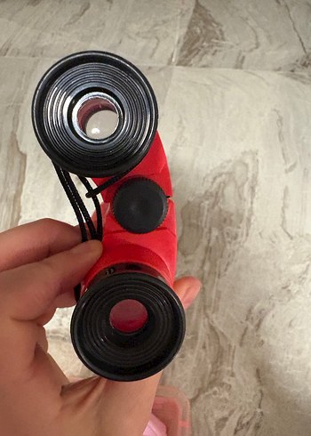 Kırmızı Renkli Dürbün - Görsel 3