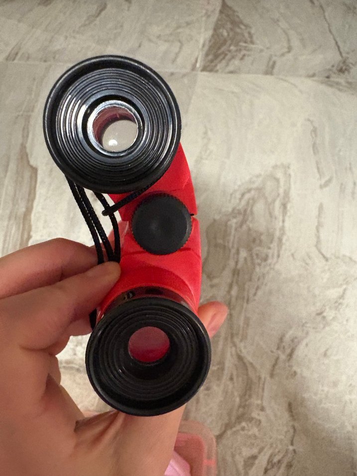 Kırmızı Renkli Dürbün - Görsel 3