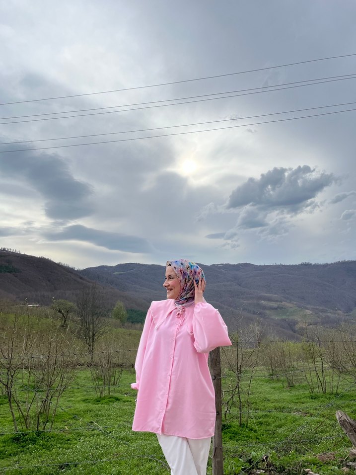 Pembe yakası incili gömlek - Görsel 3