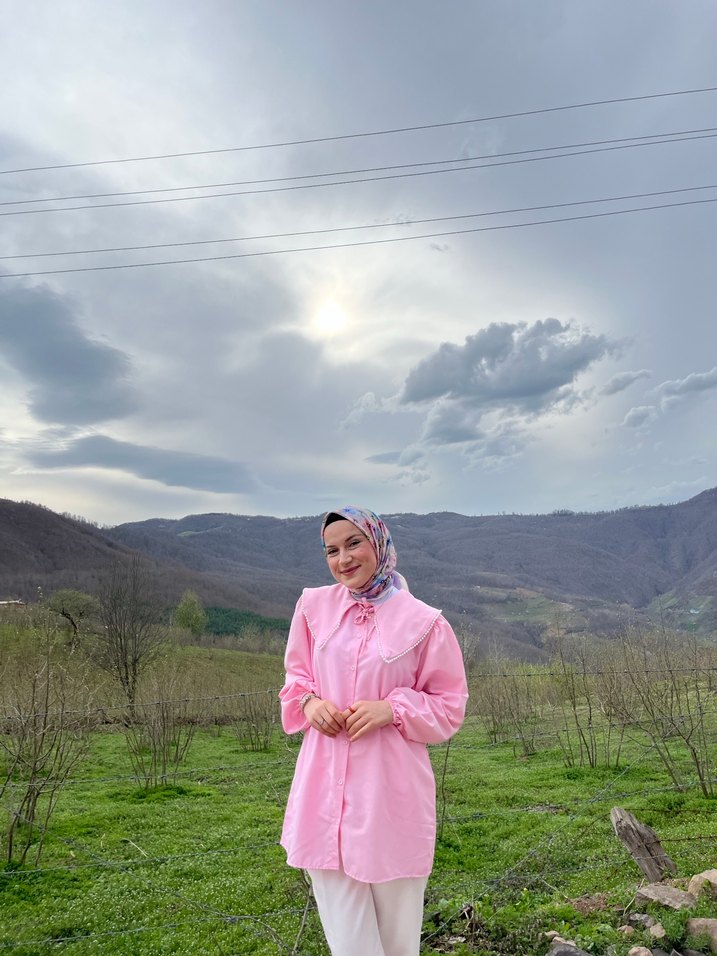 Pembe yakası incili gömlek - Görsel 5