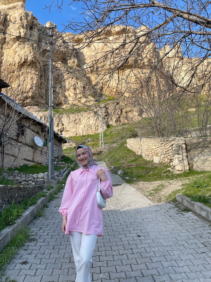 Pembe yakası incili gömlek - Görsel 2