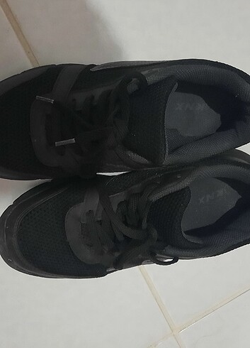 37 Beden Siyah spor ayakkabı