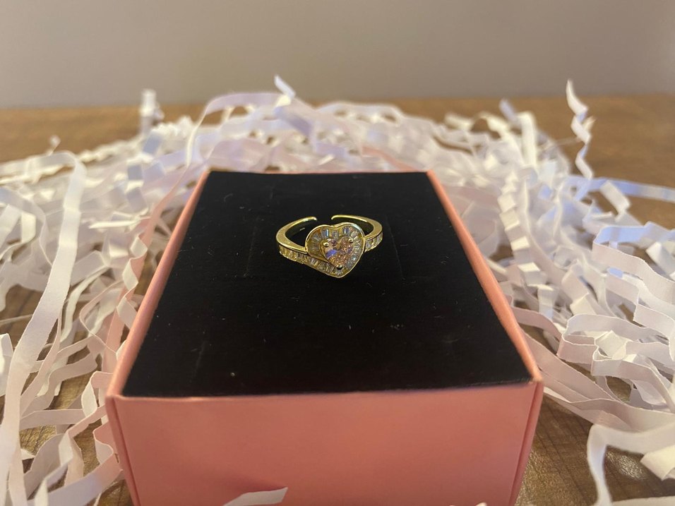 Altın Renkli Kalp Figürlü Kadın Yüzük - Görsel 3