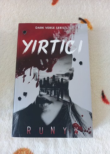 Yırtıcı - Dark Verse Serisi Roman