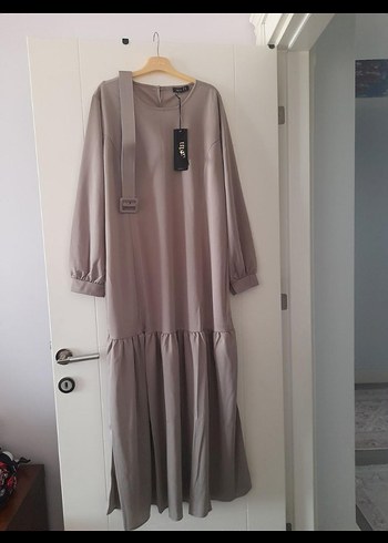 Uzun Bol Kesim Kemerli Elbise - Görsel 2