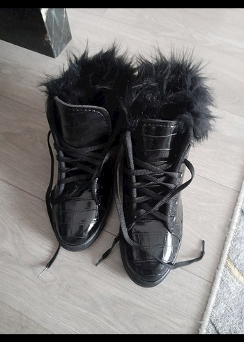 Siyah Yılan Desenli Kürklü Kadın Bot - Görsel 6