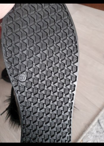 Siyah Yılan Desenli Kürklü Kadın Bot - Görsel 5