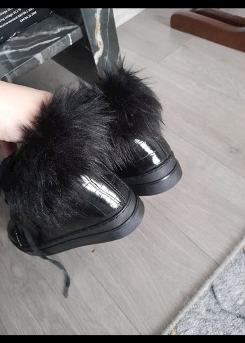 Siyah Yılan Desenli Kürklü Kadın Bot - Görsel 8
