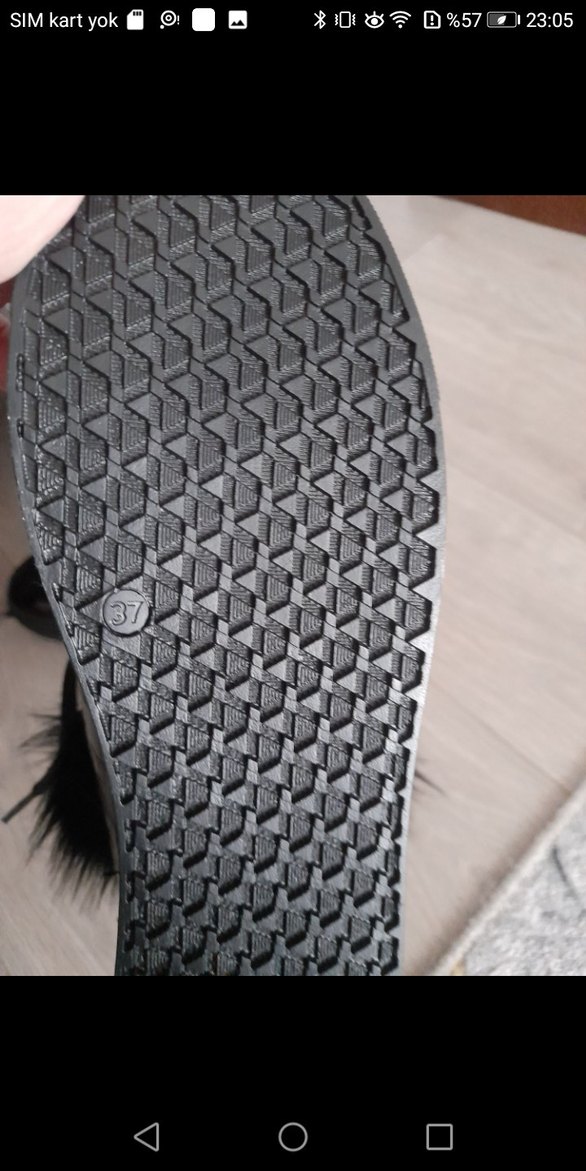 Siyah Yılan Desenli Kürklü Kadın Bot - Görsel 5