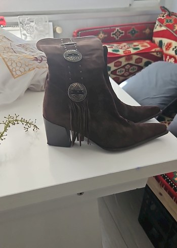Kahverengi Püsküllü Süet Kadın Bot