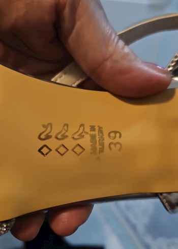 39 Beden Beyaz Yılan Derisi Desenli Metal Topuklu Kadın Ayakkabı