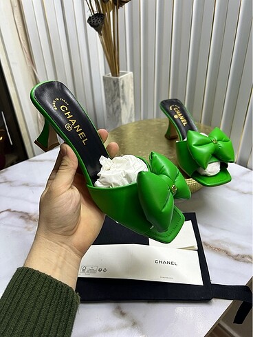 Chanel Yeşil hakiki deri ince topuklu sandalet