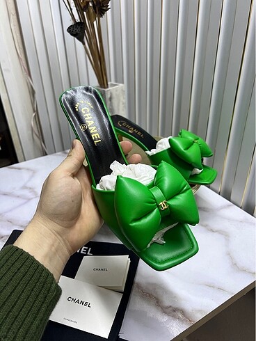 38 Beden Chanel hakiki deri yeşil topuklu sandalet