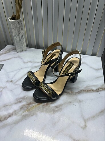 Gucci Siyah Gucci sandalet