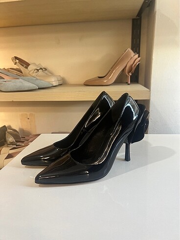 Siyah rugan hakiki deri stiletto