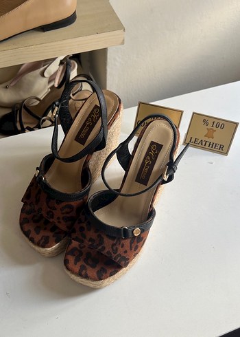Kahverengi Leopar Desenli Dolgu Topuklu Kadın Ayakkabı