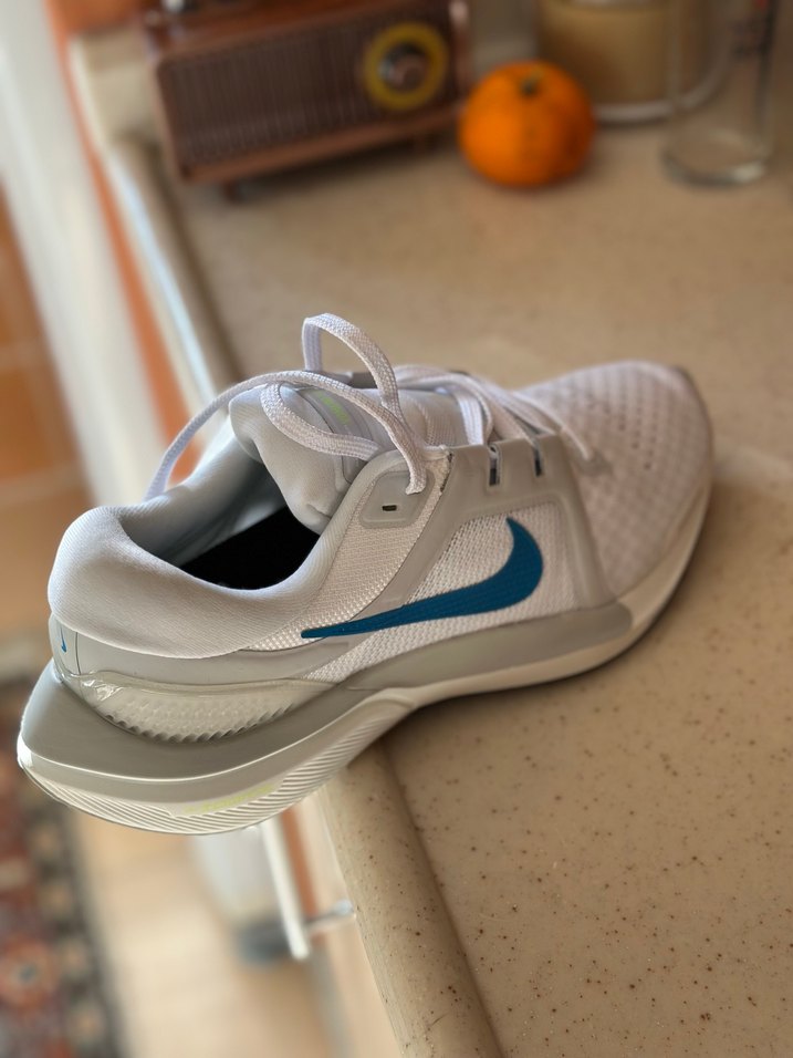 Nike Air Zoom Vomero 16 Erkek Koşu Ayakkabısı Beyaz - Görsel 3