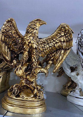 Parlak Altın Renk Kartal Figürü