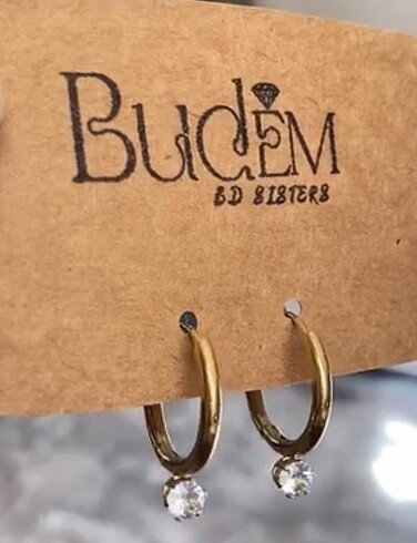 Beden Çelik tek taşlı küpe