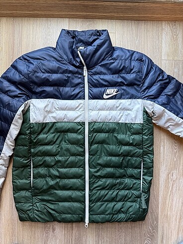 Nike mont