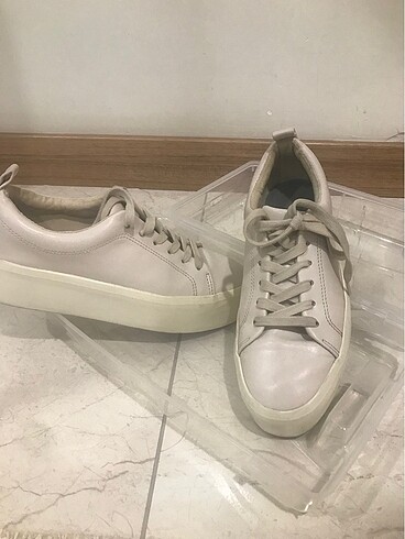 37 Beden Zara markalı senekers