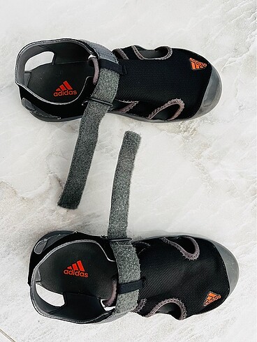 36 Beden siyah Renk Adidas orjinal çocuk sandalet yeni 36