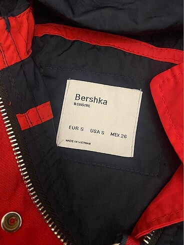Bershka yağmurluk