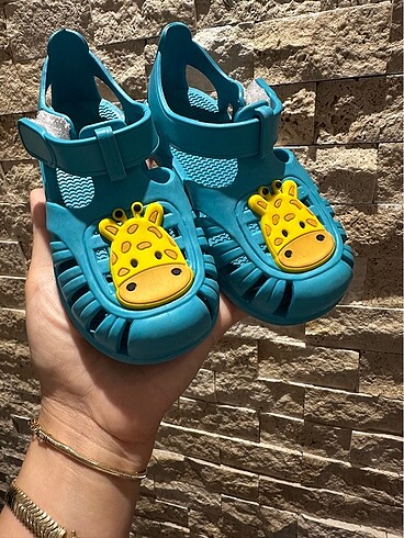 24 Beden LCW Waikiki çocuk sandalet