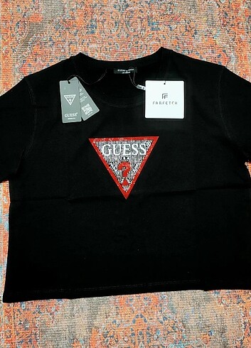 l Beden Guess crop tshirt