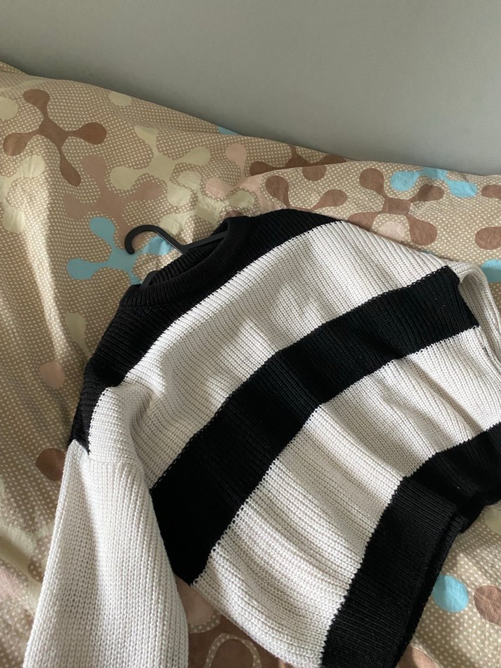 Gri Beyaz Çizgili Örgü Kadın Kazak - Görsel 2