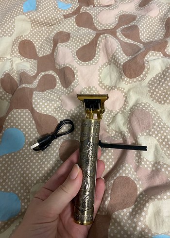 Altın renkli parlak traş makinesi - Görsel 2