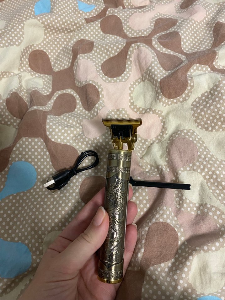 Altın renkli parlak traş makinesi - Görsel 2