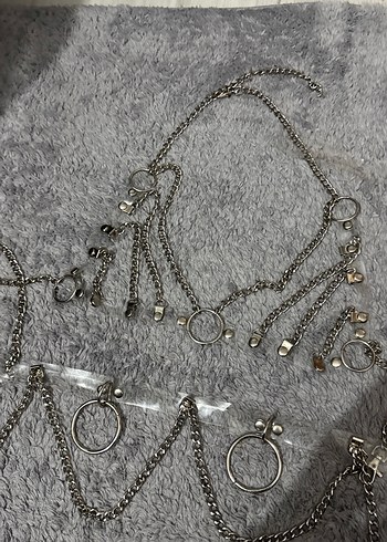 Gri Zincir Detaylı Kadın Vücut Zinciri - Görsel 2